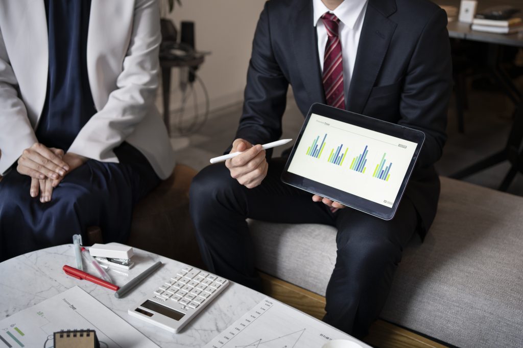 People viewing residual value date on iPad