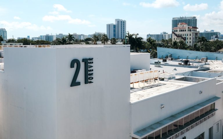 Forever 21 news: White building with Forever 21 logo