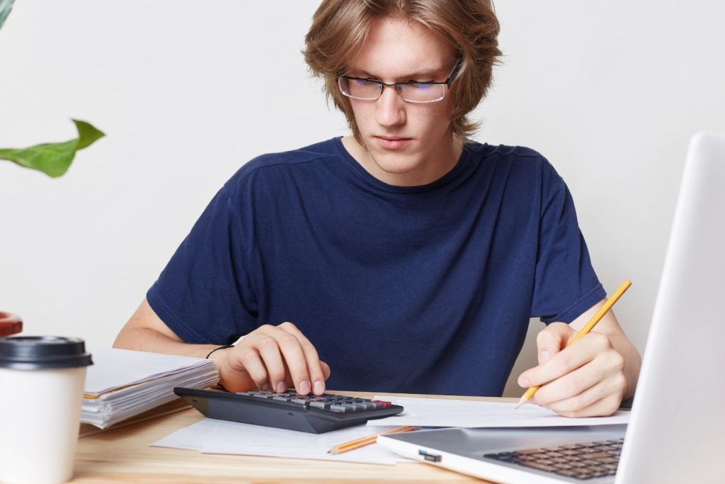 Man calculating interest to understand how interest rates work.