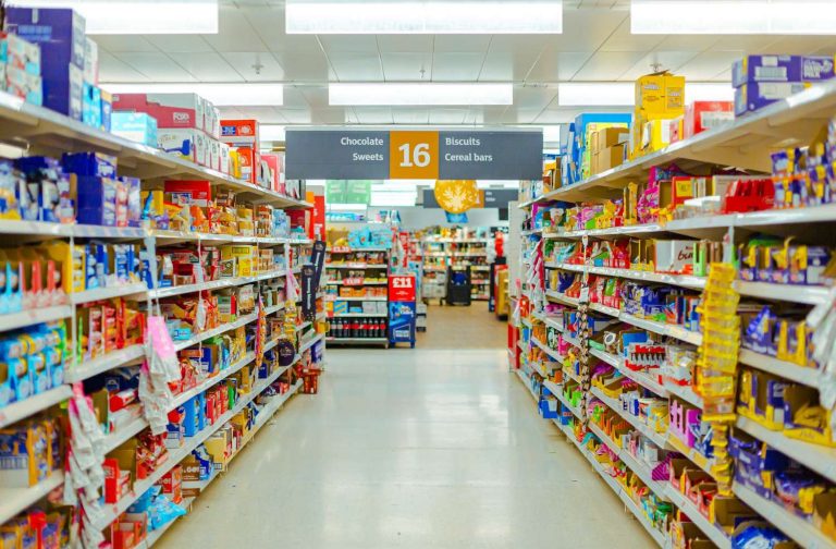 Supermarket snack aisle stocked with packaged goods, illustrating consumer prices and wholesale inflation trends.